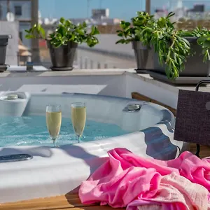 Penthouse, Jacuzzi, Garage For City Cars. Apartamento Cádiz